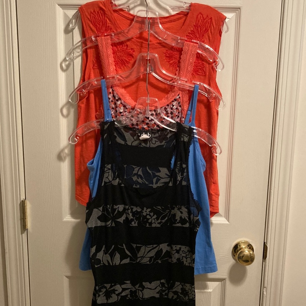 Women’s Small Tank Top Bundle (4 tops)